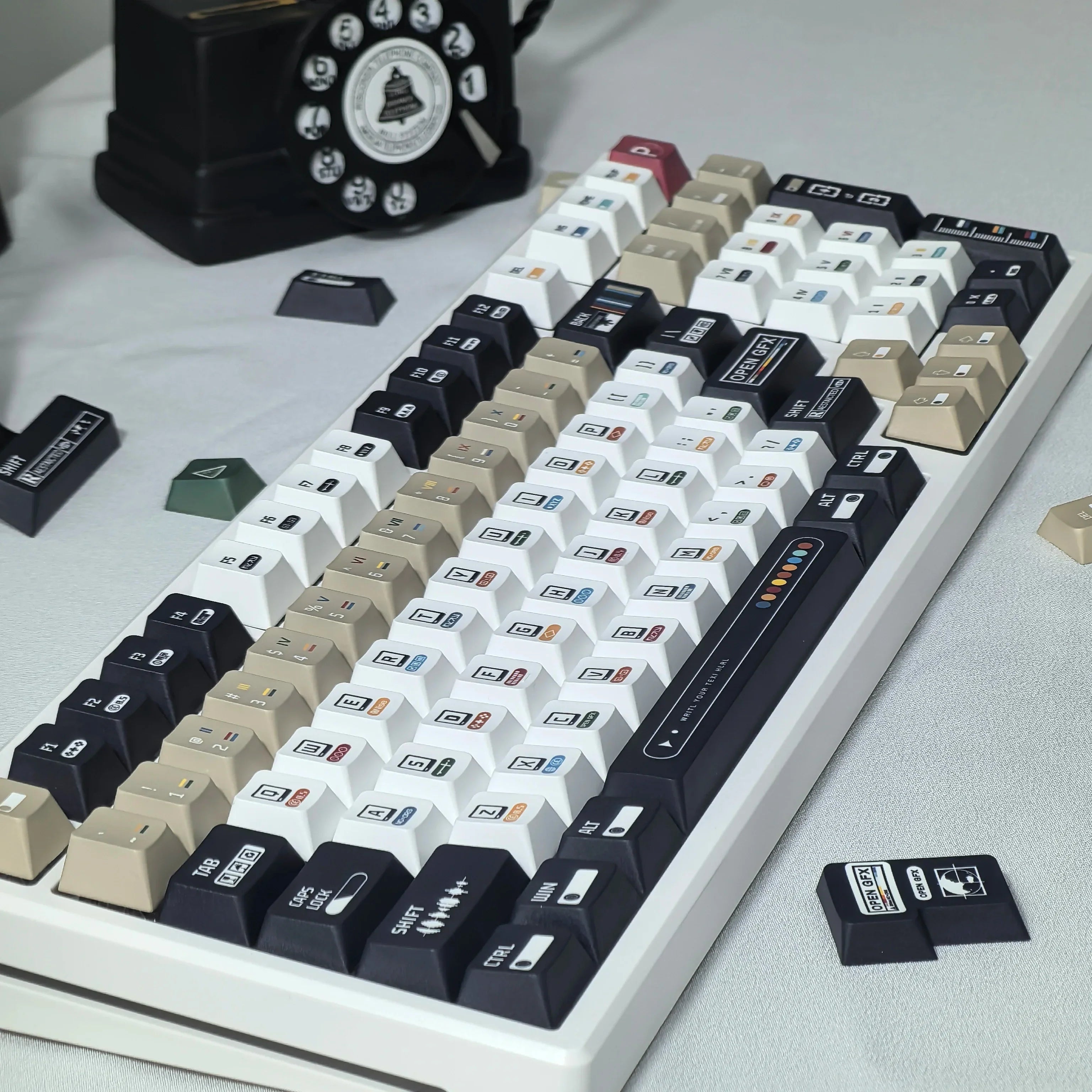 Korean Keycaps Maximalism Theme Keycap 135Keys Cherry Pbt Russian English Retro Keycap Black White Design  “L ”Shape Enter Key