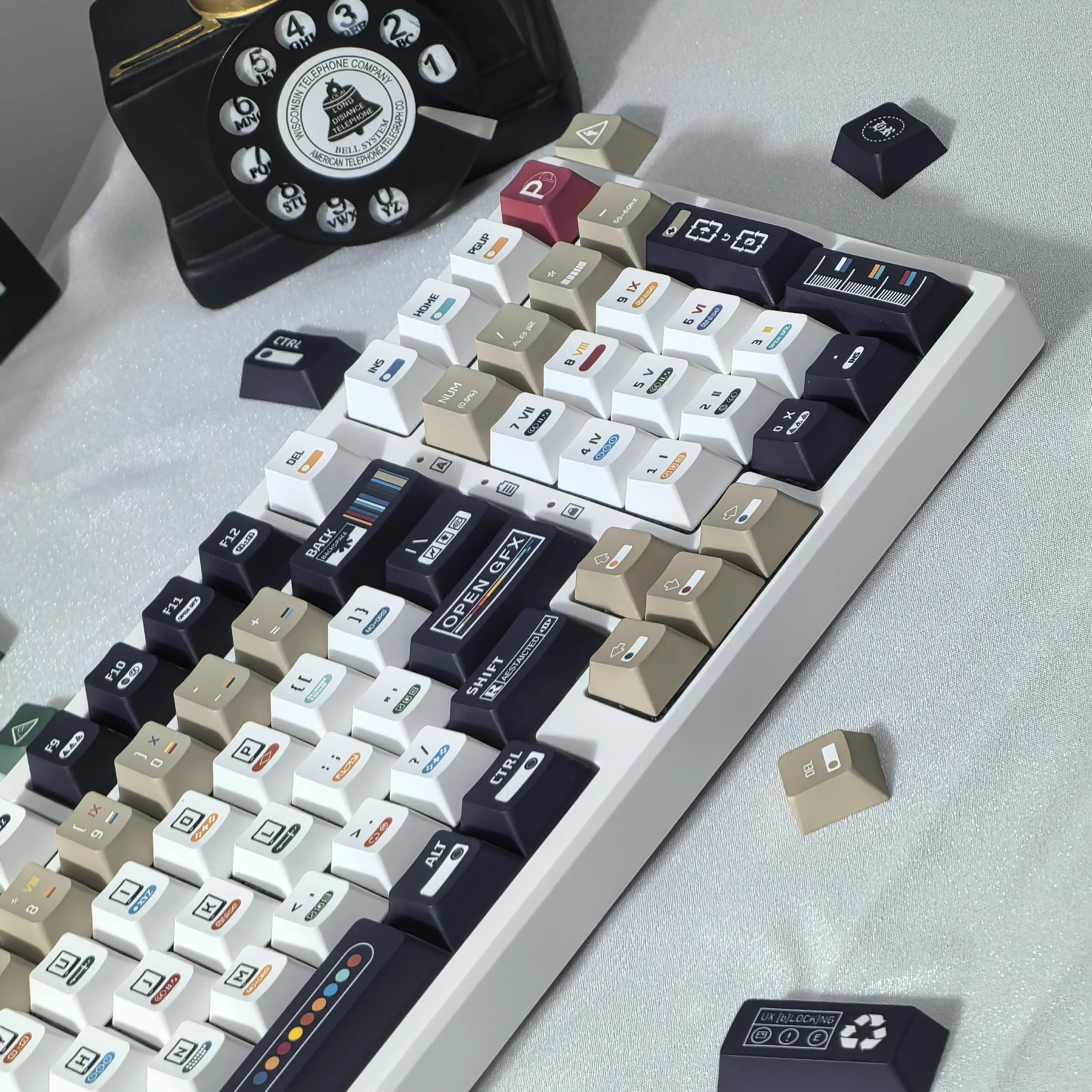 Korean Keycaps Maximalism Theme Keycap 135Keys Cherry Pbt Russian English Retro Keycap Black White Design  “L ”Shape Enter Key