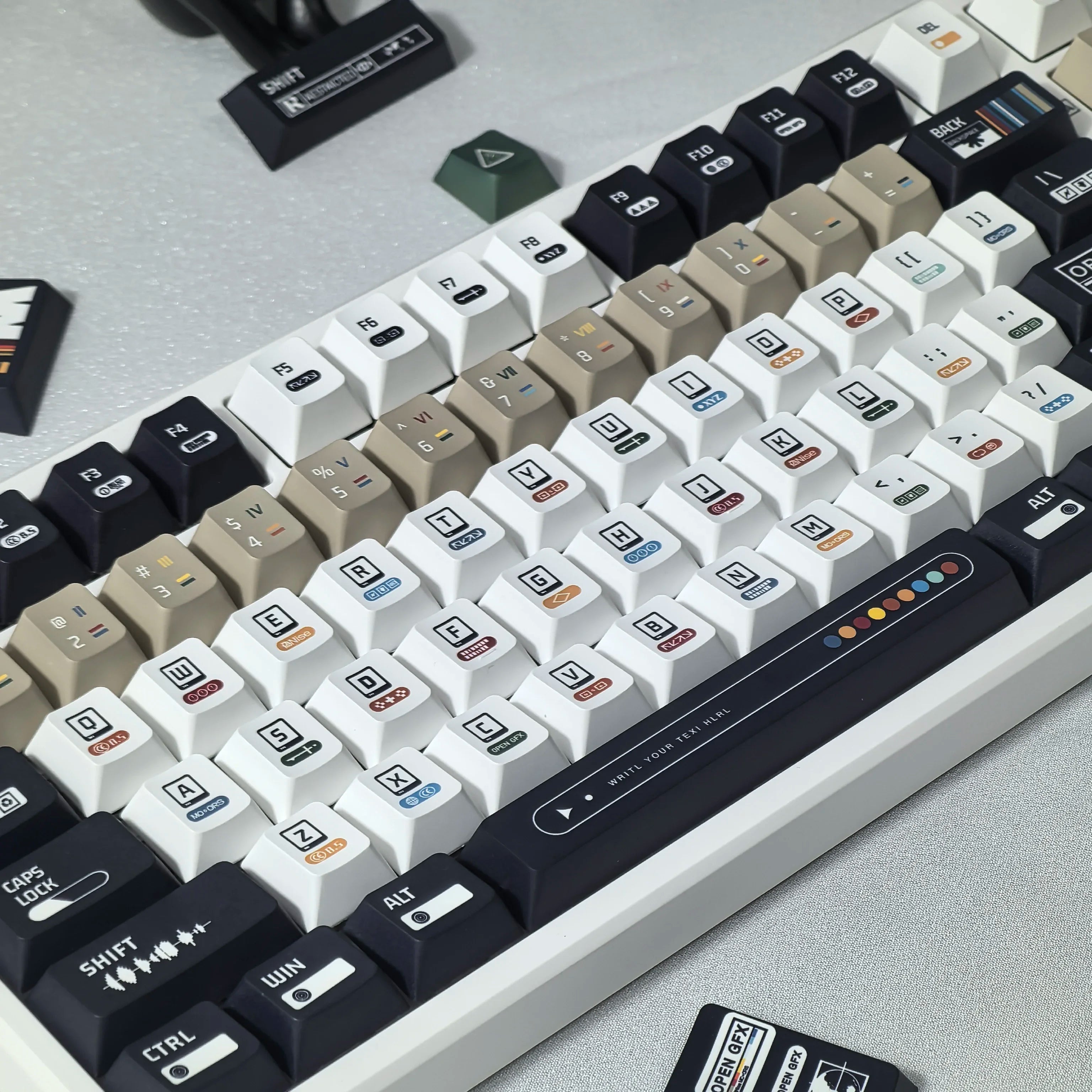 Korean Keycaps Maximalism Theme Keycap 135Keys Cherry Pbt Russian English Retro Keycap Black White Design  “L ”Shape Enter Key