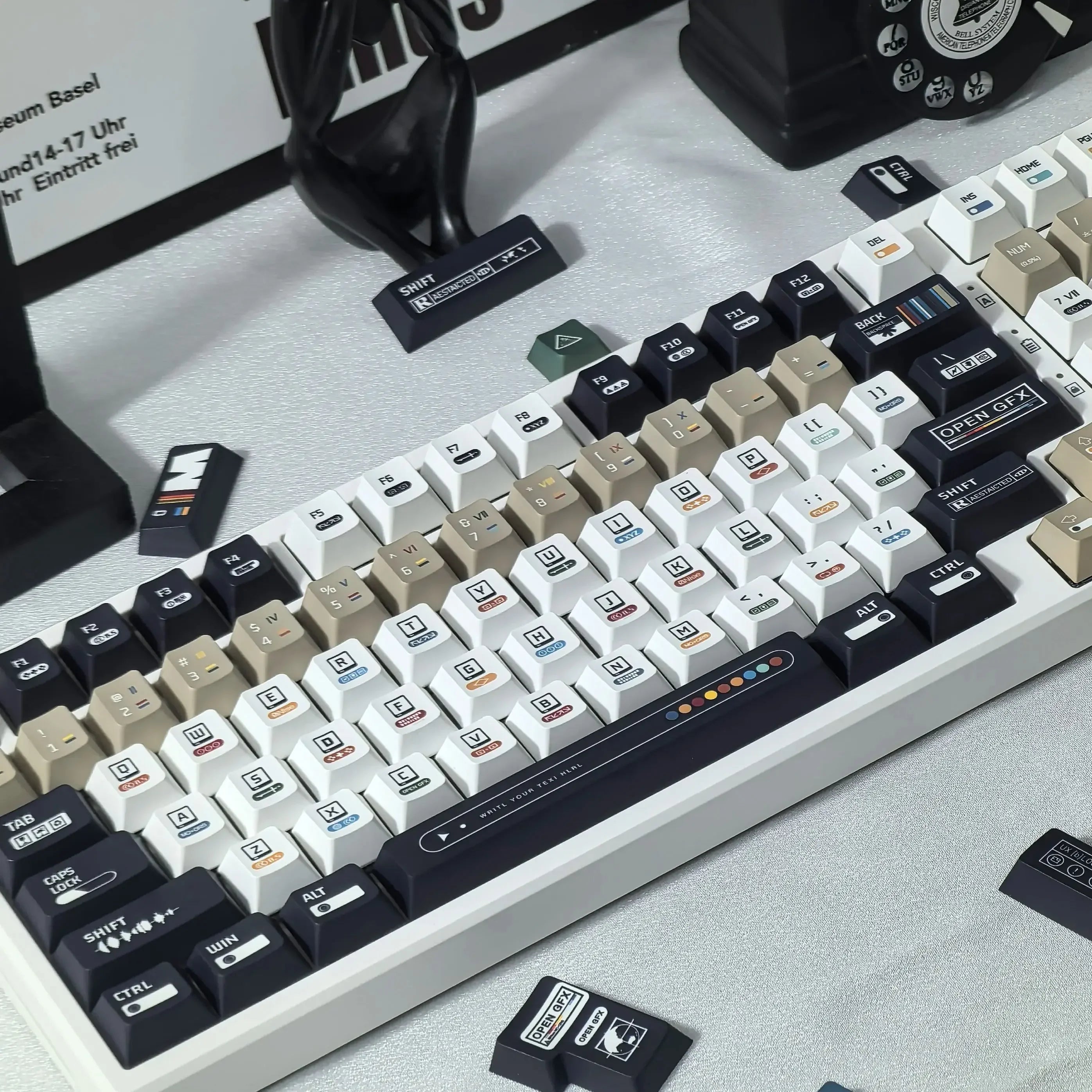 Κορεατικά Keycaps Maximalism Θέμα Keycap 135Keys Cherry Pbt Ρωσικά Αγγλικά Retro Keycap Μαύρο Λευκό Σχέδιο "L" Shape Enter Key